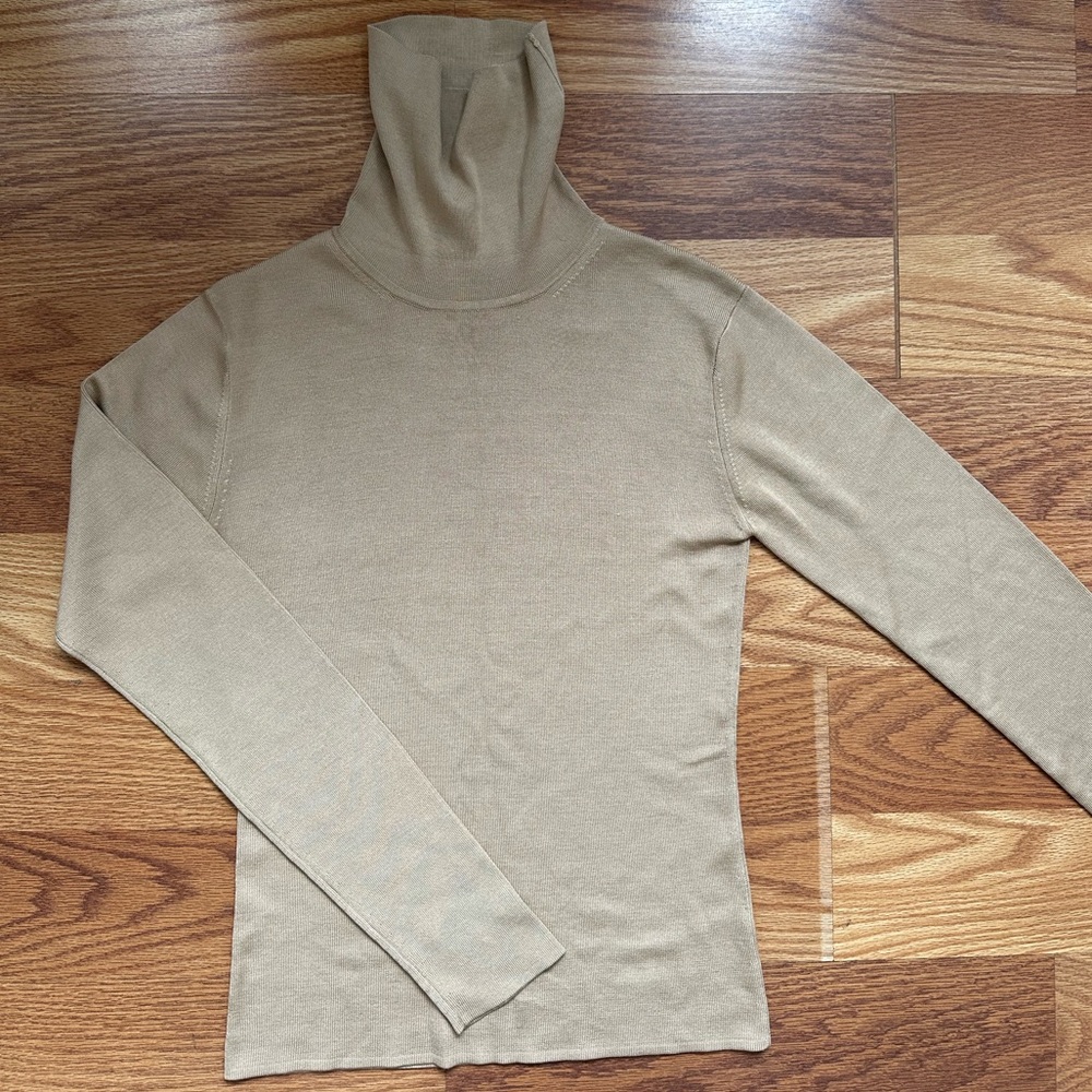 Neiman Marcus Exclusive Silk Long Sleeve  Sweater S